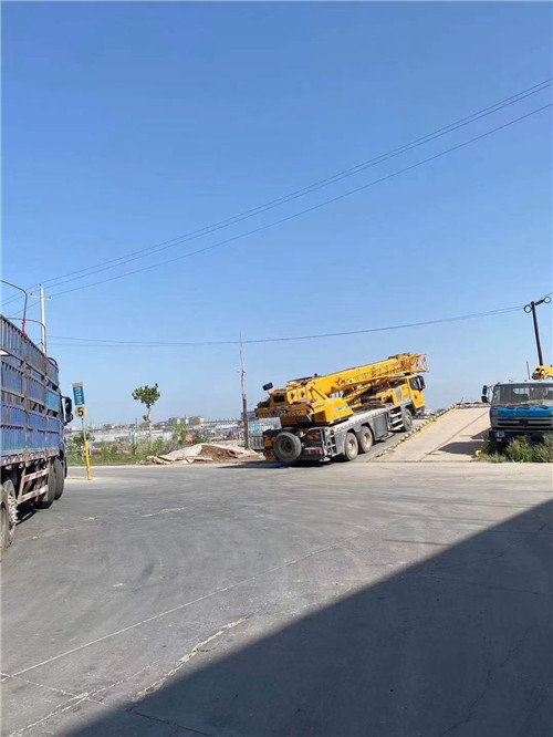 桦甸市25吨吊车的租赁价格大概是多少？