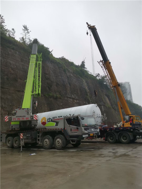 桦甸市“不怕风雨冻”—— 吊车的 “恶劣环境适应” 技术